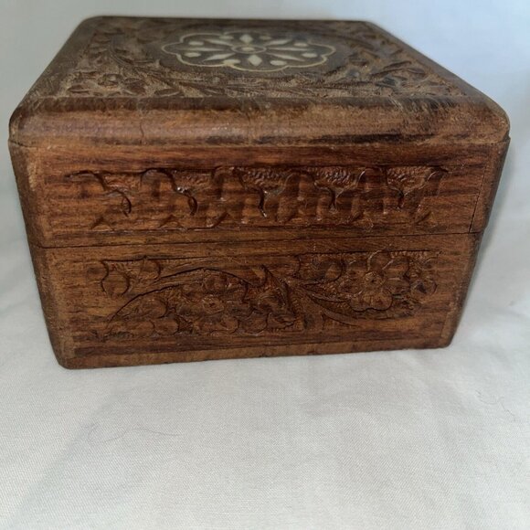 Vintage Wood Hand Carved Inlay India Sheesham Trinket Jewelry Hinged Box 4 x 4 - Picture 5 of 8